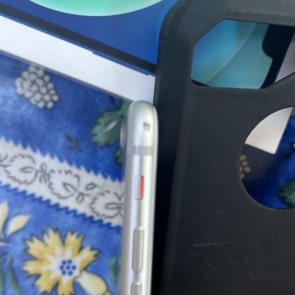 32GB iPhone 7 - Picture 5 of 6